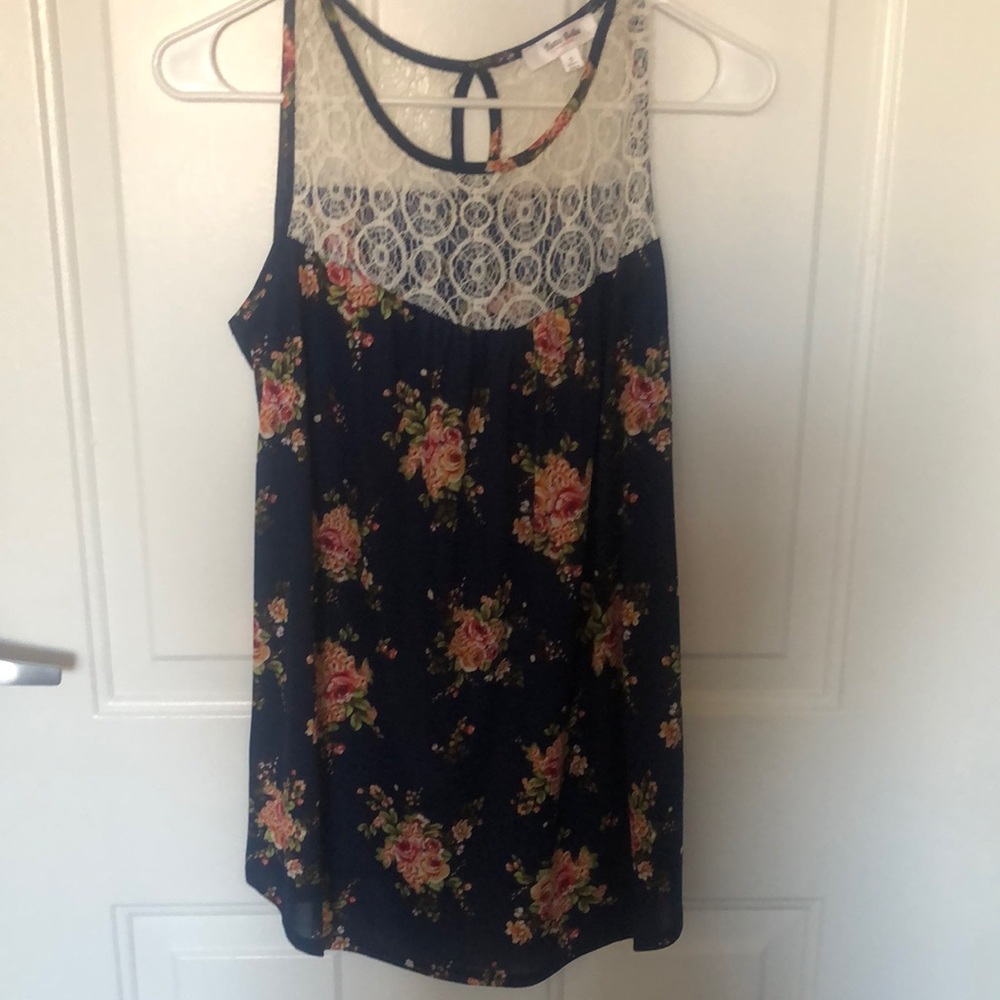 Tufts Bella Maternity Floral Top